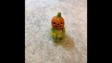 Grumpy frog needle felting in Halloween vibe  https://peiyustudio.etsy.com/listing/1558654418