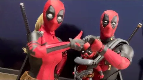Unboxing Hot Toys Deadpool Wolverine with Lady Pool