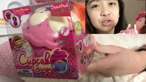 Cupcake Surprise Scented Princess Doll