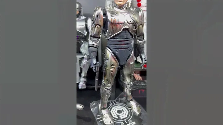 BEST 1/6 ROBOCOP EVER! Hot Toys Robocop Clean and Battle Damaged!