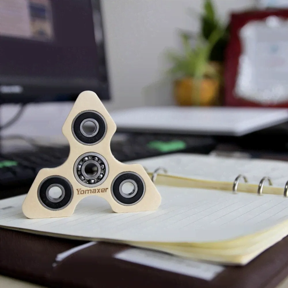 Yomaxer Focus Toys Wood Tri-Spinner Fidget Toy EDC A Good Choice for Killing Time (M1018)-0