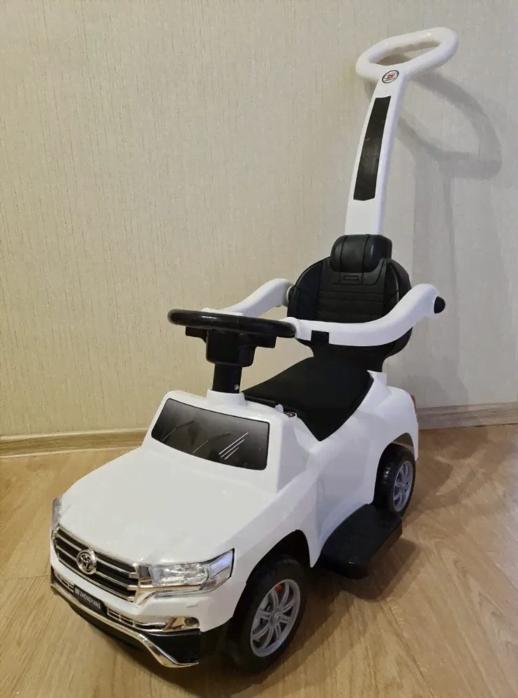 Каталка River Toys Toyota 200W белый