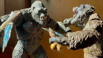 S.H. MonsterArts Kong Vs Hiya Toys Kong comparison. ￼