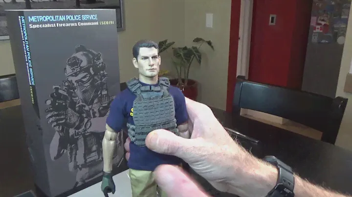 Unboxing the 1/6 Scale Easy & Simple British Metropolitan Police Service Action Figure